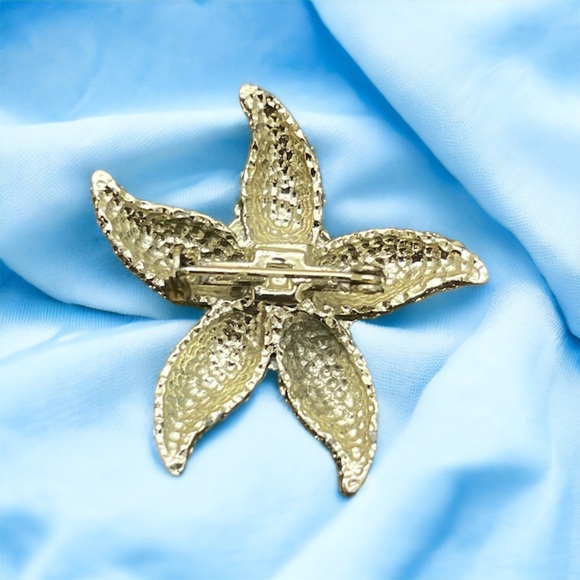 Starfish Brooch Gold Tone Faux Pearl Beach Coastal Pin - Picture 2 of 2